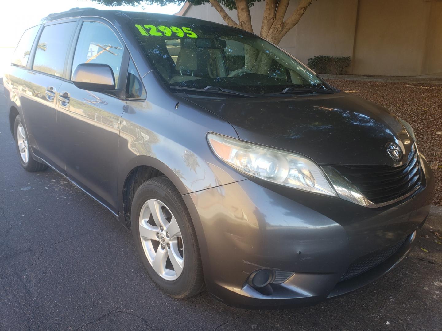 2012 /gray and lite gray Toyota Sienna le (5TDKK3DC2CS) with an 3.5L V6 DOHC 24V engine, 6-Speed Automatic Overdrive transmission, located at 323 E Dunlap Ave., Phoenix, AZ, 85020, (602) 331-9000, 33.567677, -112.069000 - Photo#2